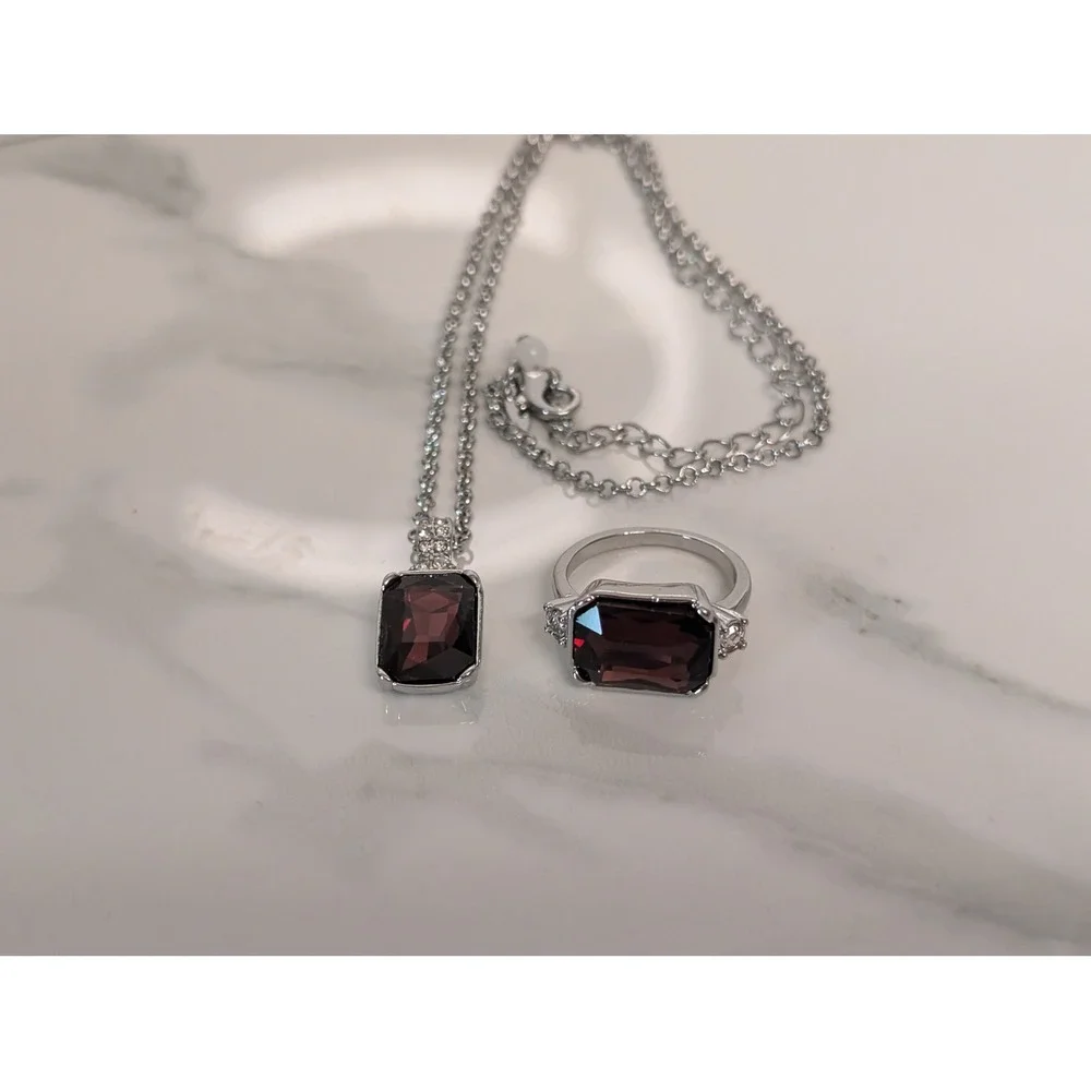 Studio 1886 Avon Majestic Mauve Necklace and‎ Ring Set Size 8 Silver Tone Mauve